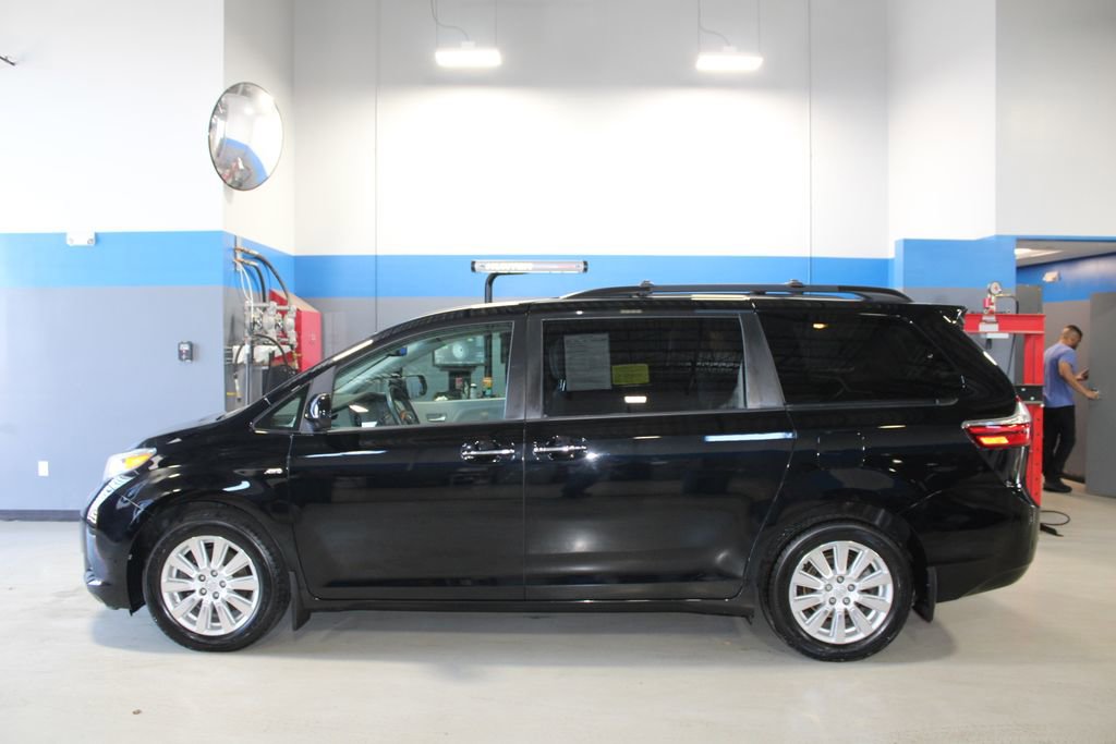 Used 2017 Toyota Sienna XLE Premium image 14