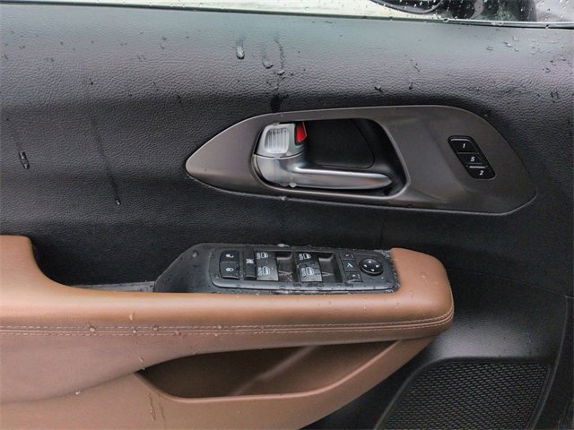 Used 2019 Chrysler Pacifica Limited w/ Tire & Wheel Group image 13
