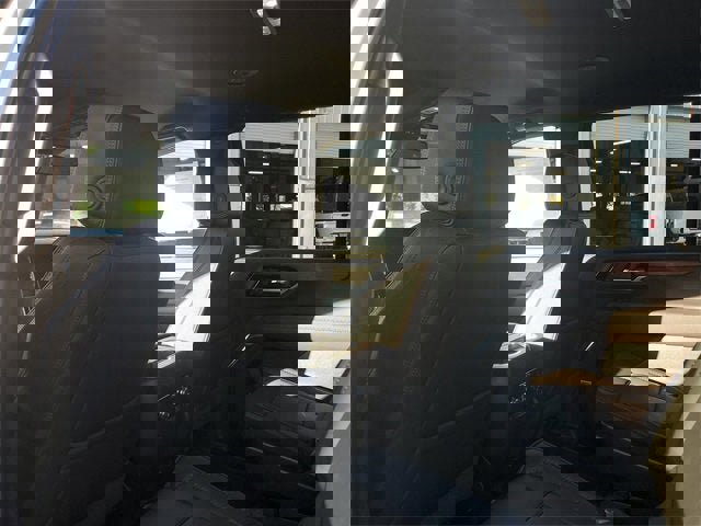 New 2025 GMC Yukon XL Denali image 10