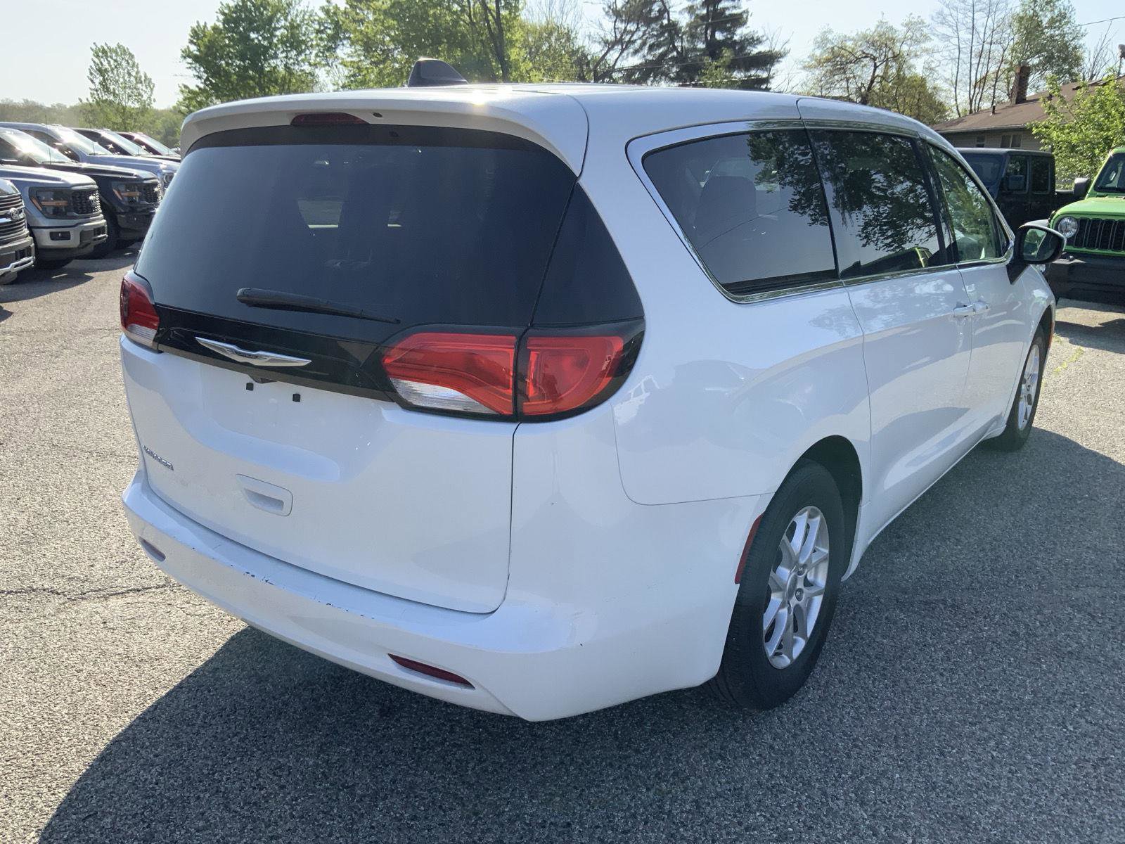Used 2023 Chrysler Voyager LX FWD image 13