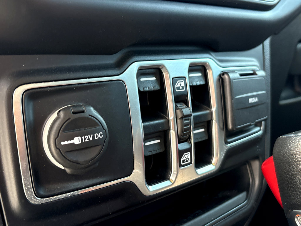 Used 2019 Jeep Wrangler Unlimited Sahara AWD/4WD image 19