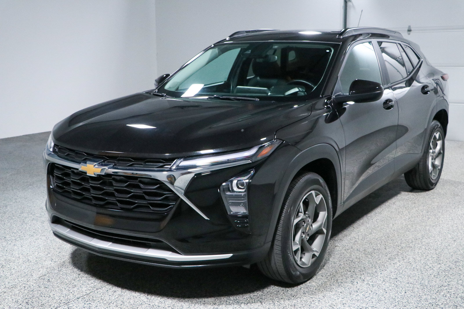 Used 2025 Chevrolet Trax LT w/ LT Convenience Package FWD image 30