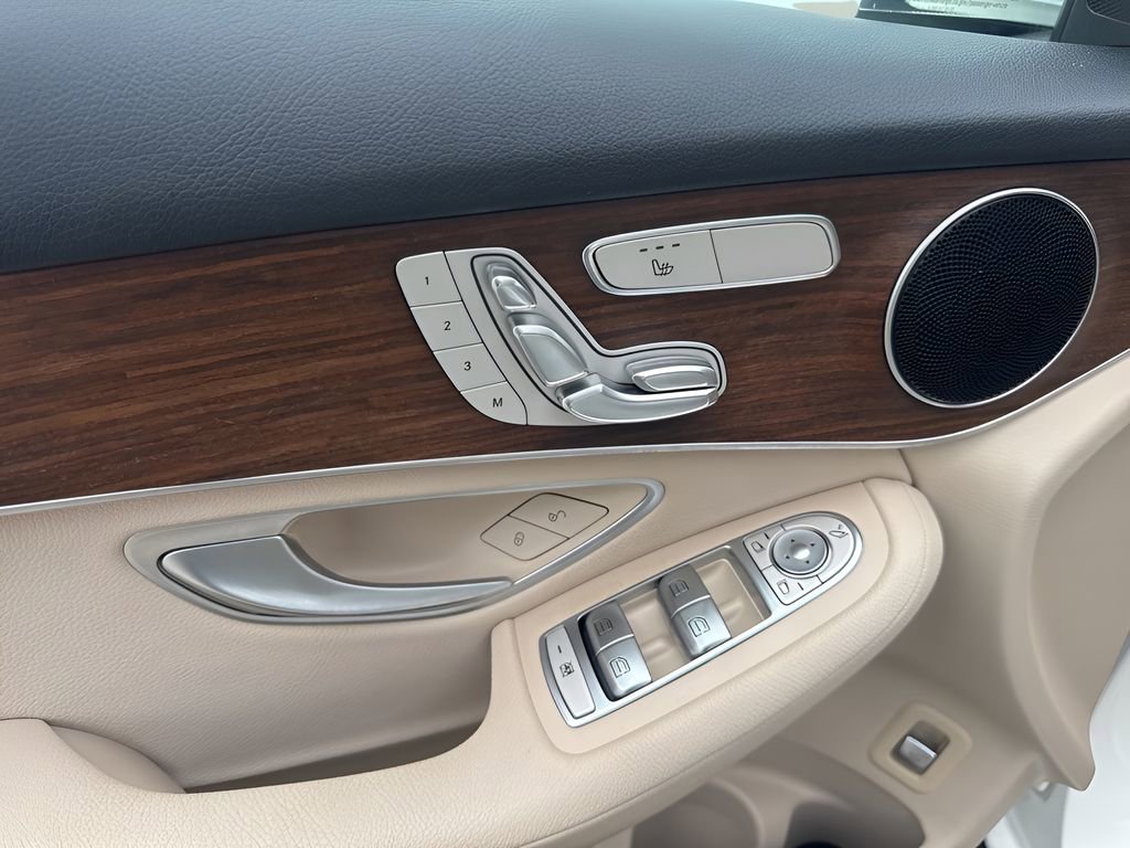 Used 2021 Mercedes-Benz GLC 300 4MATIC image 24