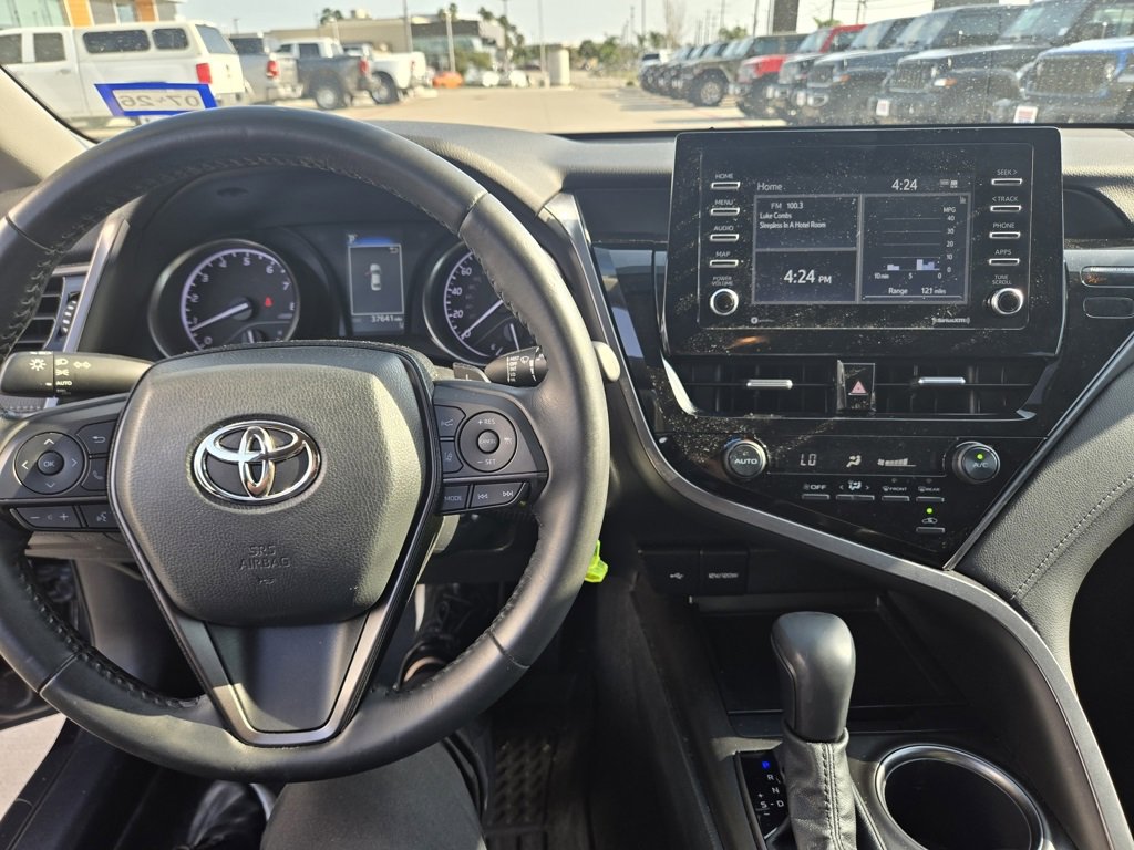 Used 2021 Toyota Camry SE image 9