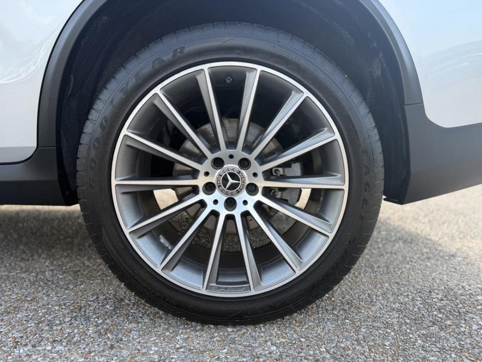 Used 2017 Mercedes-Benz GLC 300 4MATIC Coupe image 11