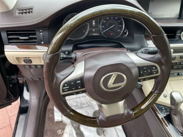 Used 2016 Lexus ES 350 w/ Luxury Package w/Wood Trim FWD image 15