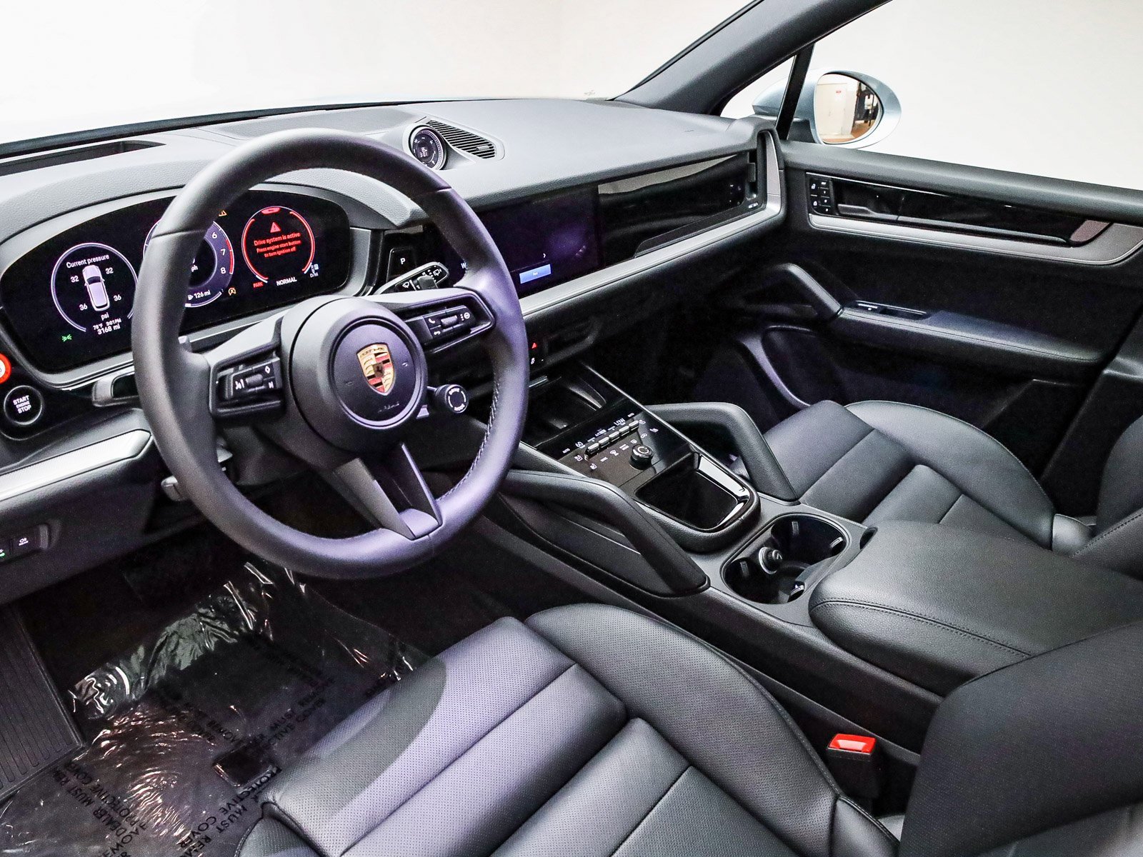 Used 2025 Porsche Cayenne image 4