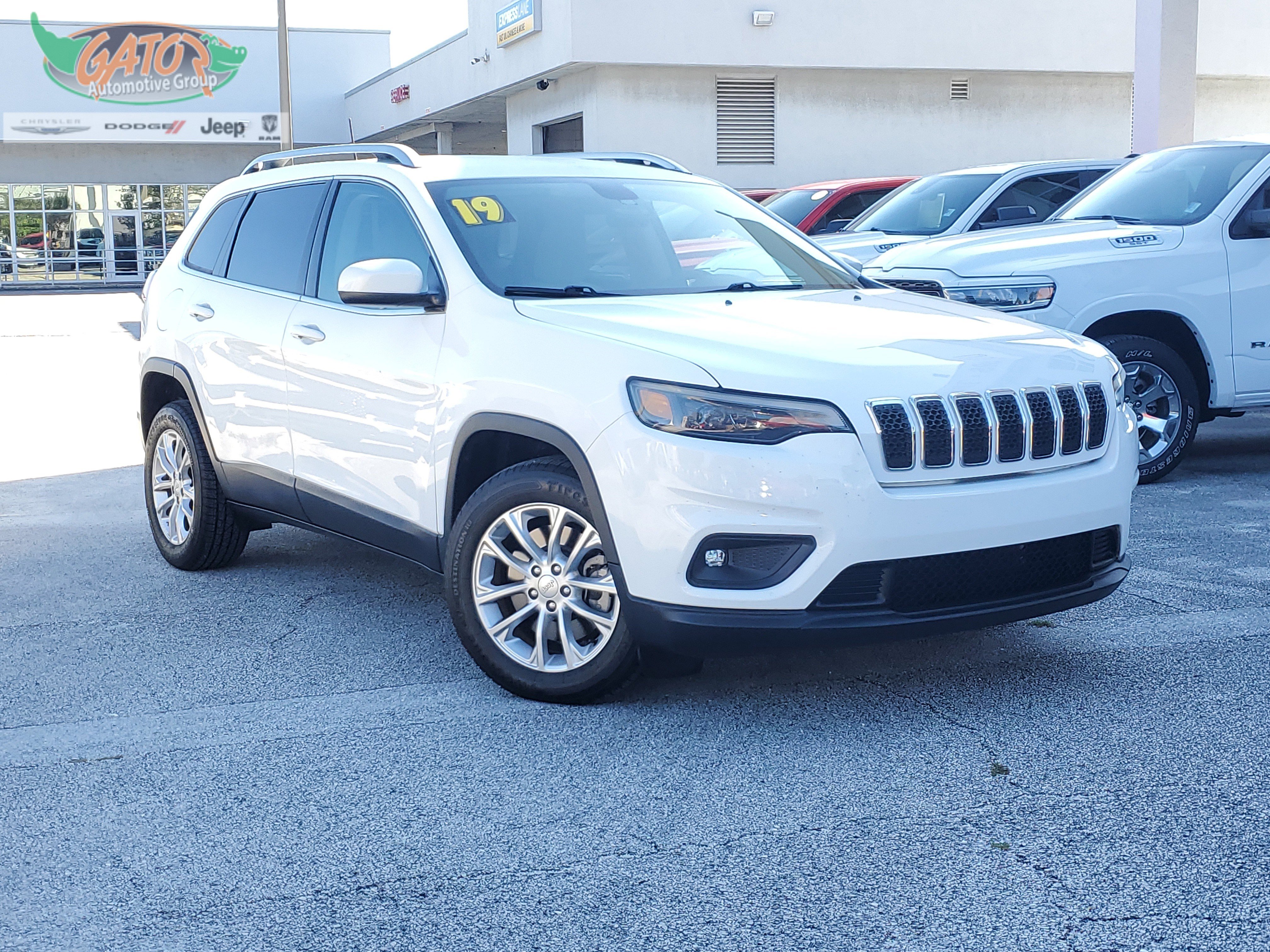 Used 2019 Jeep Cherokee Latitude w/ Popular Appearance Group