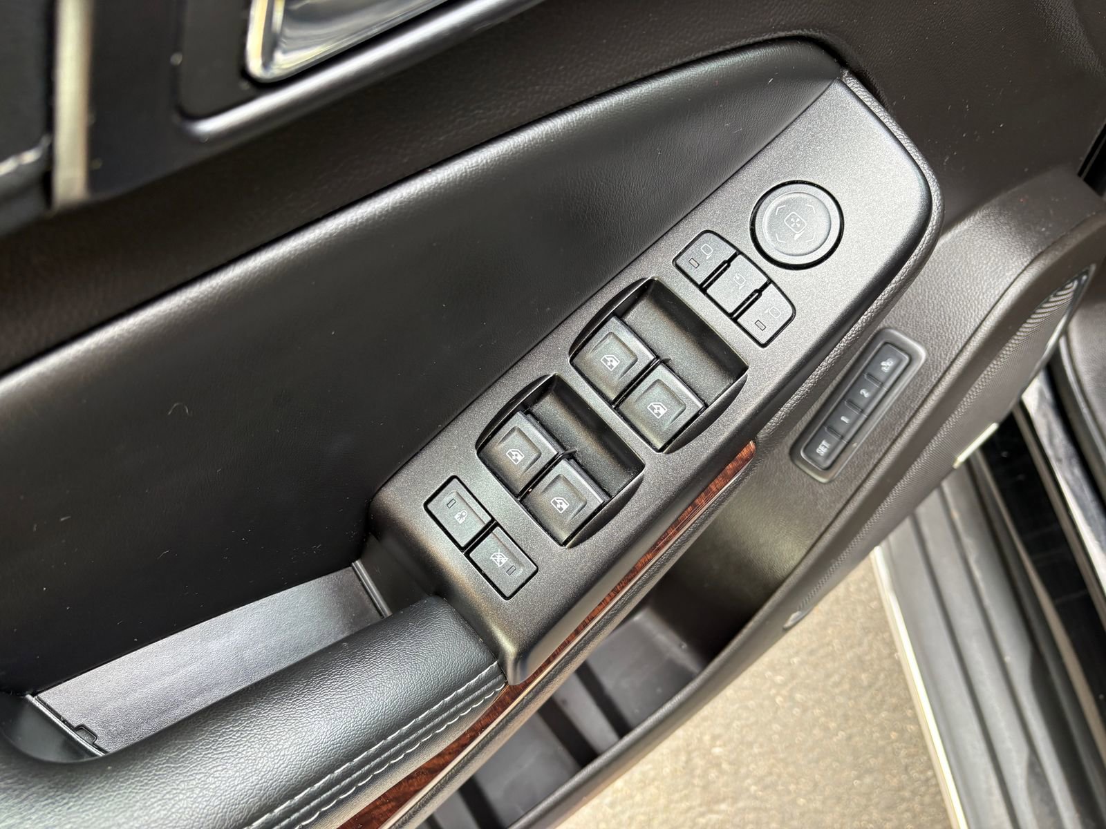 Used 2016 GMC Yukon XL SLT w/ Open Road Package image 15