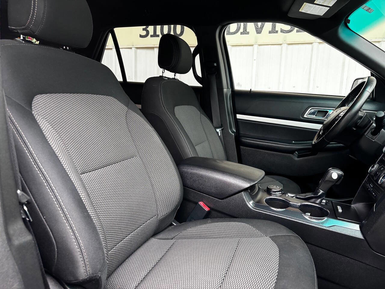 Used 2016 Ford Explorer XLT image 19