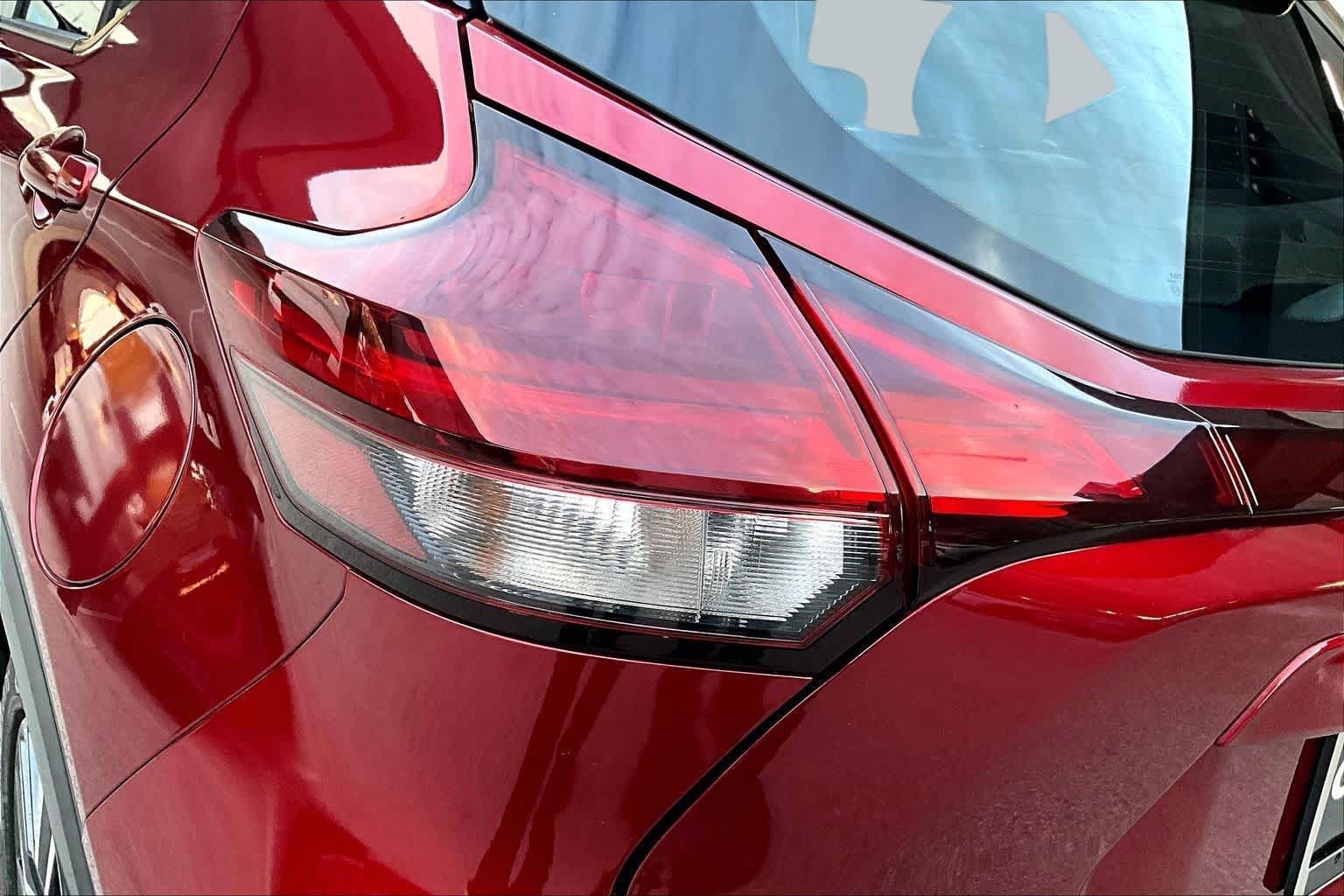 Certified 2021 Nissan Kicks SR w/ SR Premium Package FWD image 28