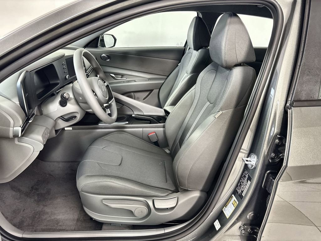 New 2026 Hyundai Elantra SE FWD image 13