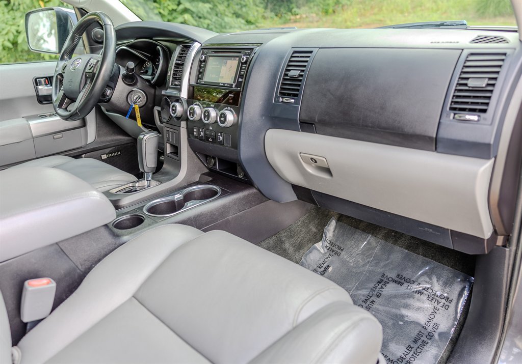 Used 2018 Toyota Sequoia Limited w/ Safety & Convenience Package RWD image 33