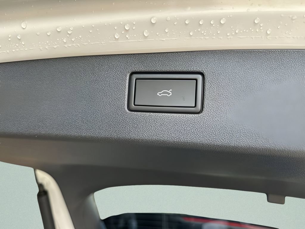 New 2026 Volkswagen Tiguan SE R-Line image 25