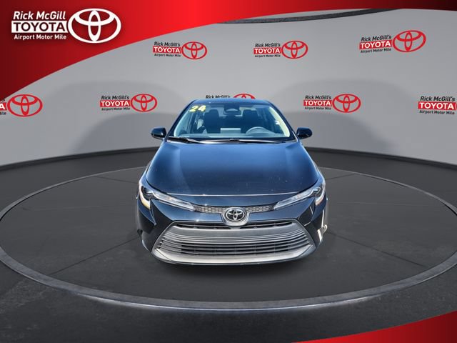 Used 2024 Toyota Corolla LE FWD image 3