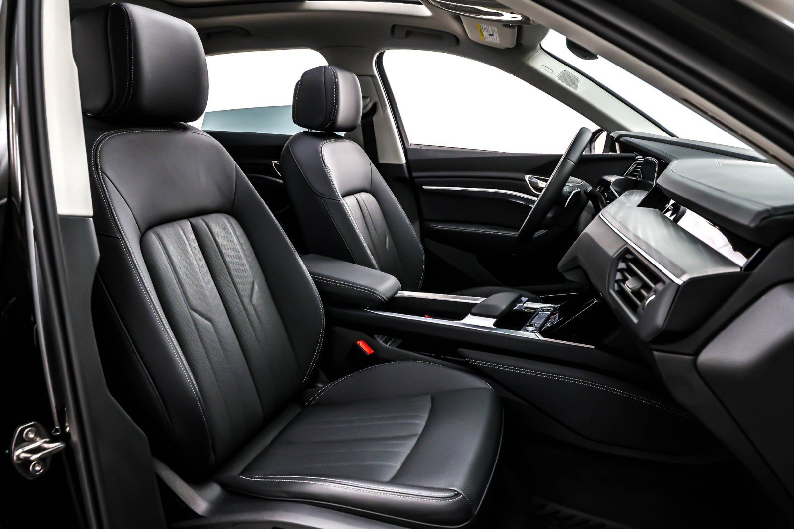 Used 2024 Audi Q8 e-tron Premium Plus image 7