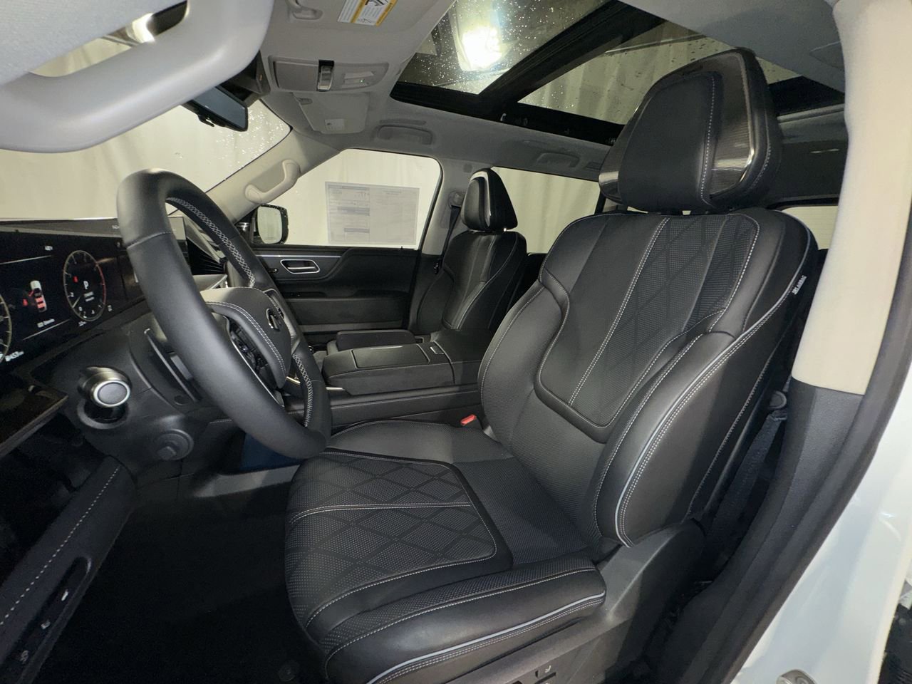 New 2025 INFINITI QX80 Sensory AWD/4WD image 13