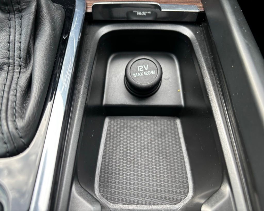 Used 2021 Volvo XC60 T5 Momentum w/ Premium Package image 12