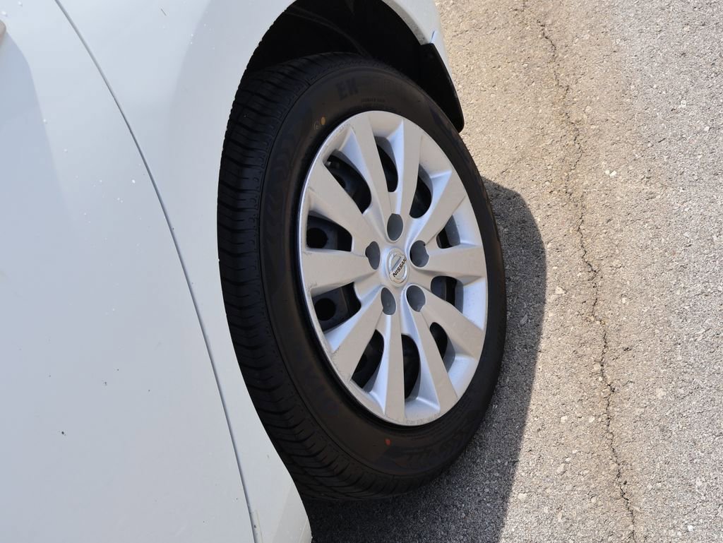 Used 2015 Nissan Leaf S FWD image 39