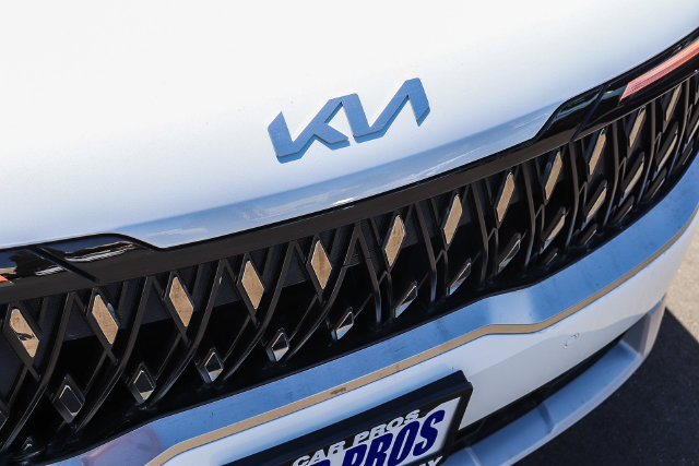 New 2027 Kia Carnival EX FWD image 13
