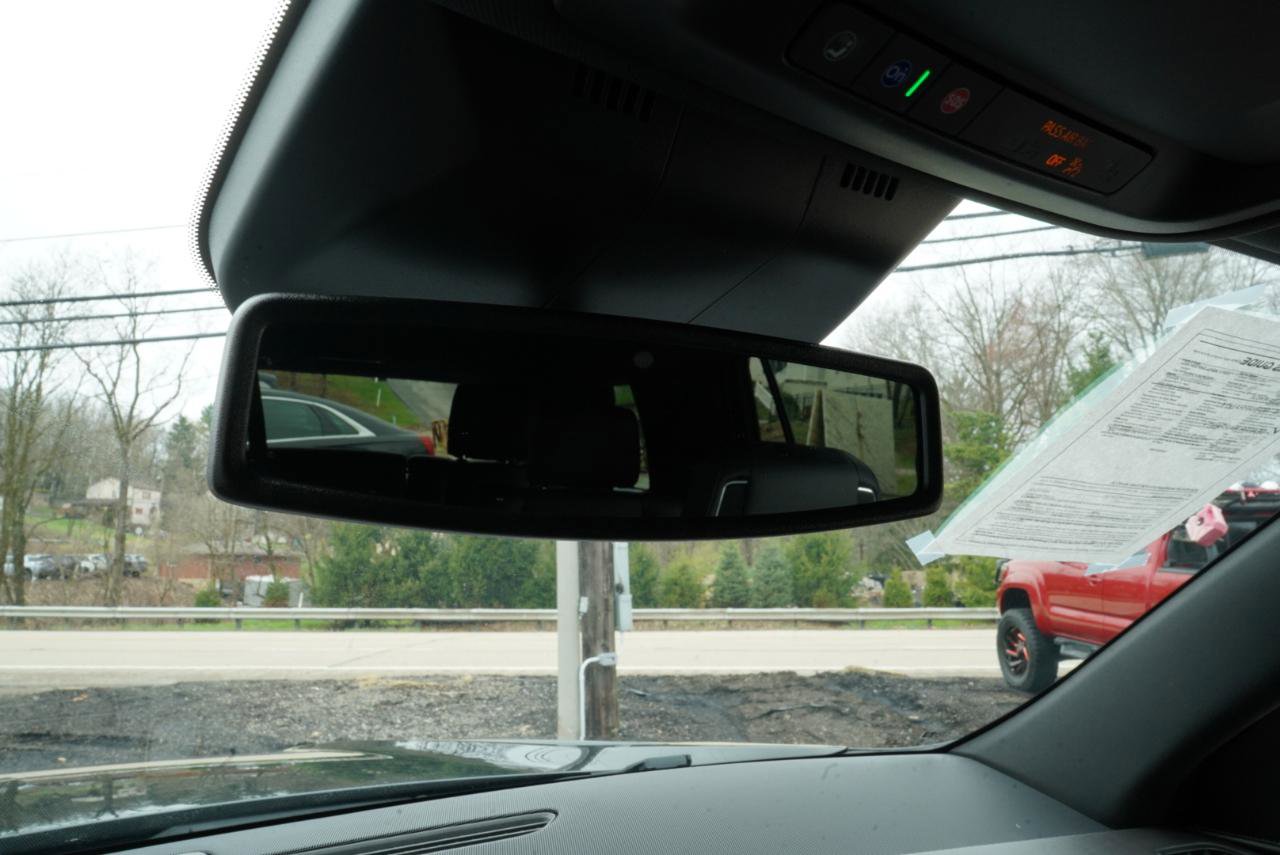 Used 2022 Cadillac Escalade Luxury image 32