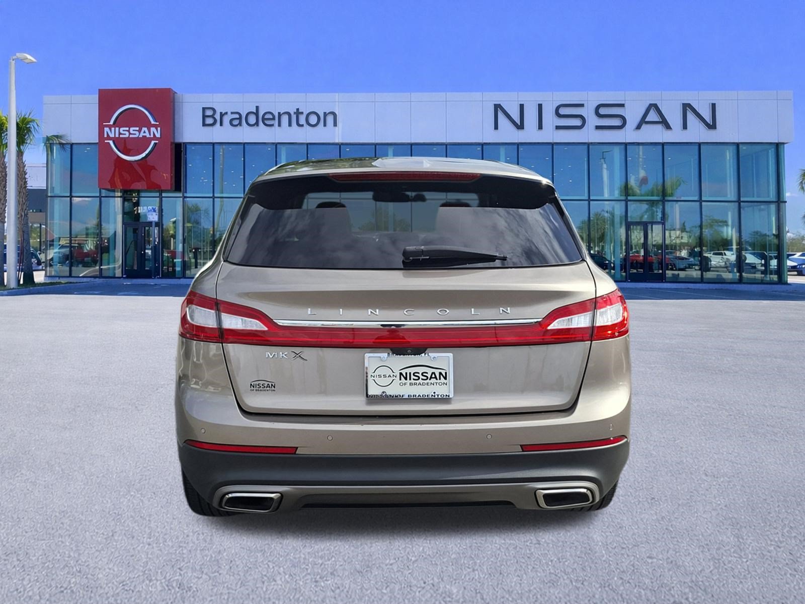 Used 2018 Lincoln MKX Reserve w/ Driver Assistance Package FWD image 6
