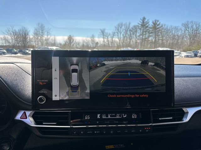 Used 2025 Toyota Sienna Platinum image 40