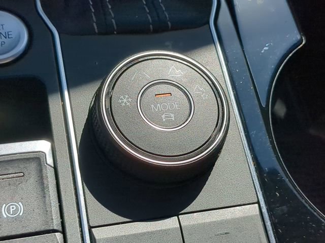 Certified 2022 Volkswagen Atlas Cross Sport SEL Premium R-Line AWD/4WD image 28