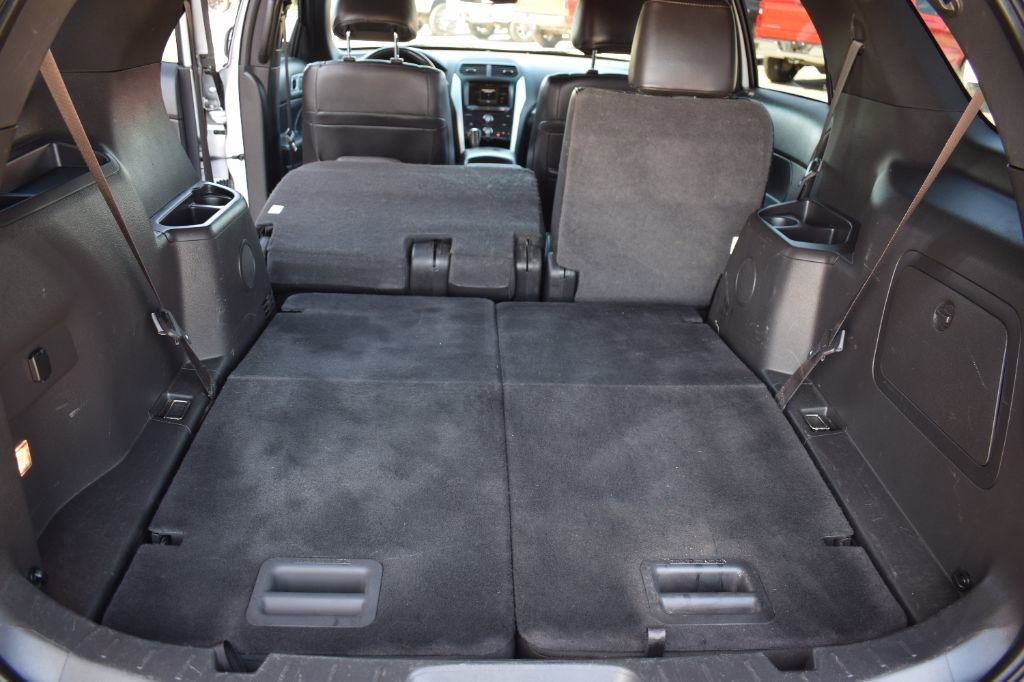 Used 2015 Ford Explorer XLT w/ Equipment Group 202B FWD image 11