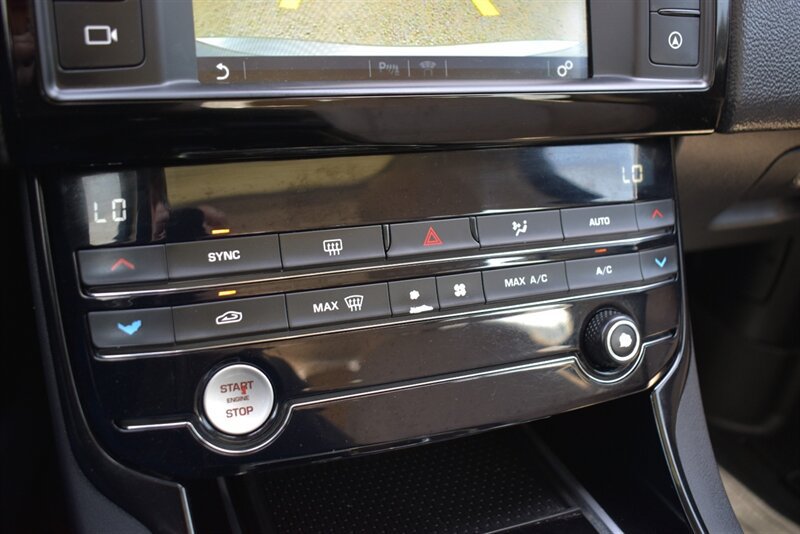 Used 2017 Jaguar XE Premium RWD image 24