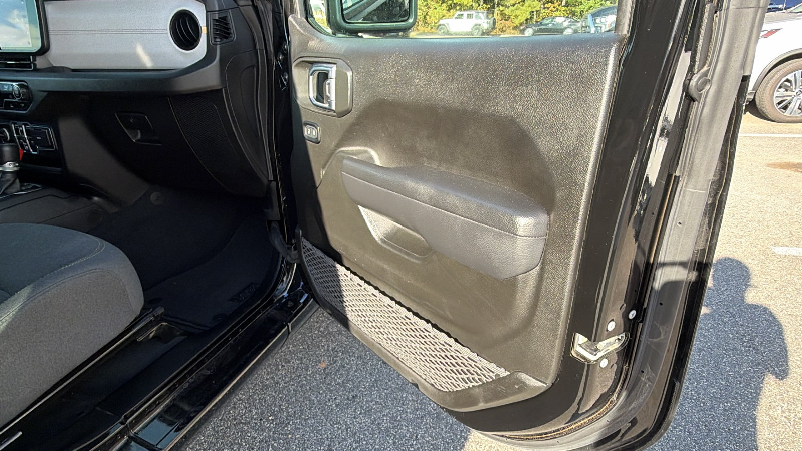 Used 2025 Jeep Wrangler Unlimited Sport AWD/4WD image 18