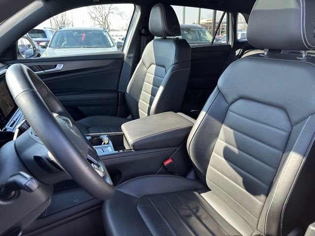 Used 2025 Volkswagen Atlas Cross Sport SEL R-Line image 28