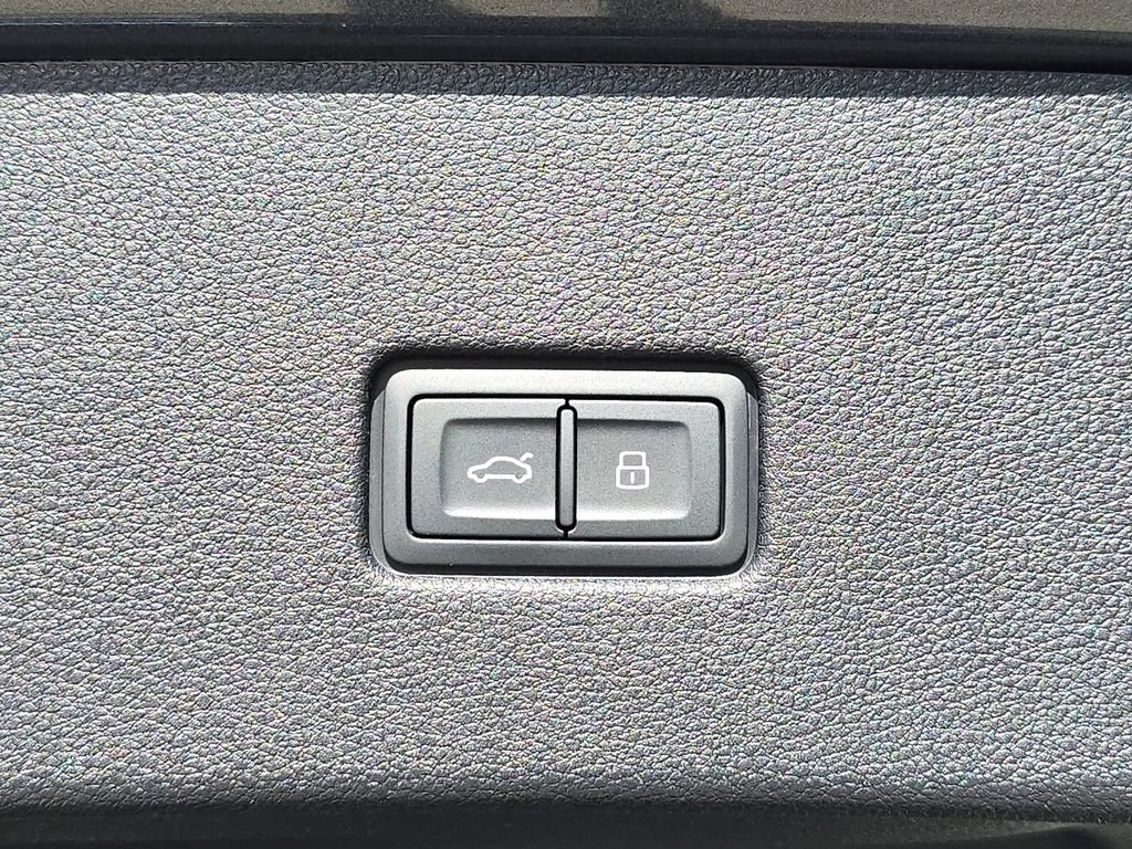 New 2026 Audi SQ8 Prestige AWD/4WD image 13