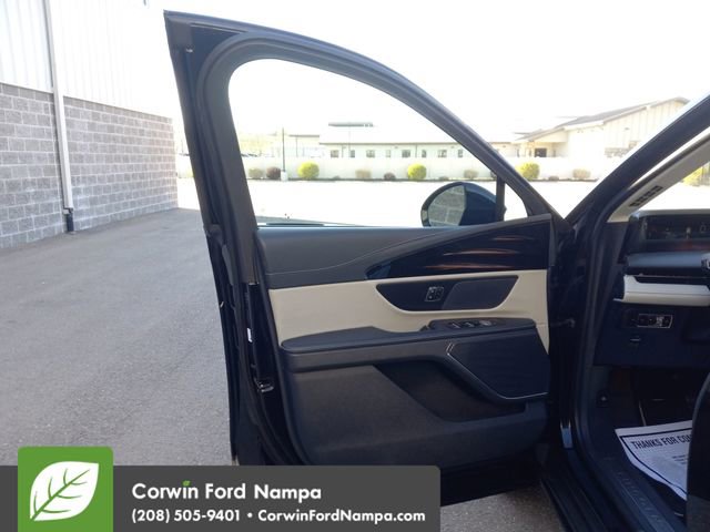 Used 2024 Lincoln Nautilus Reserve image 10