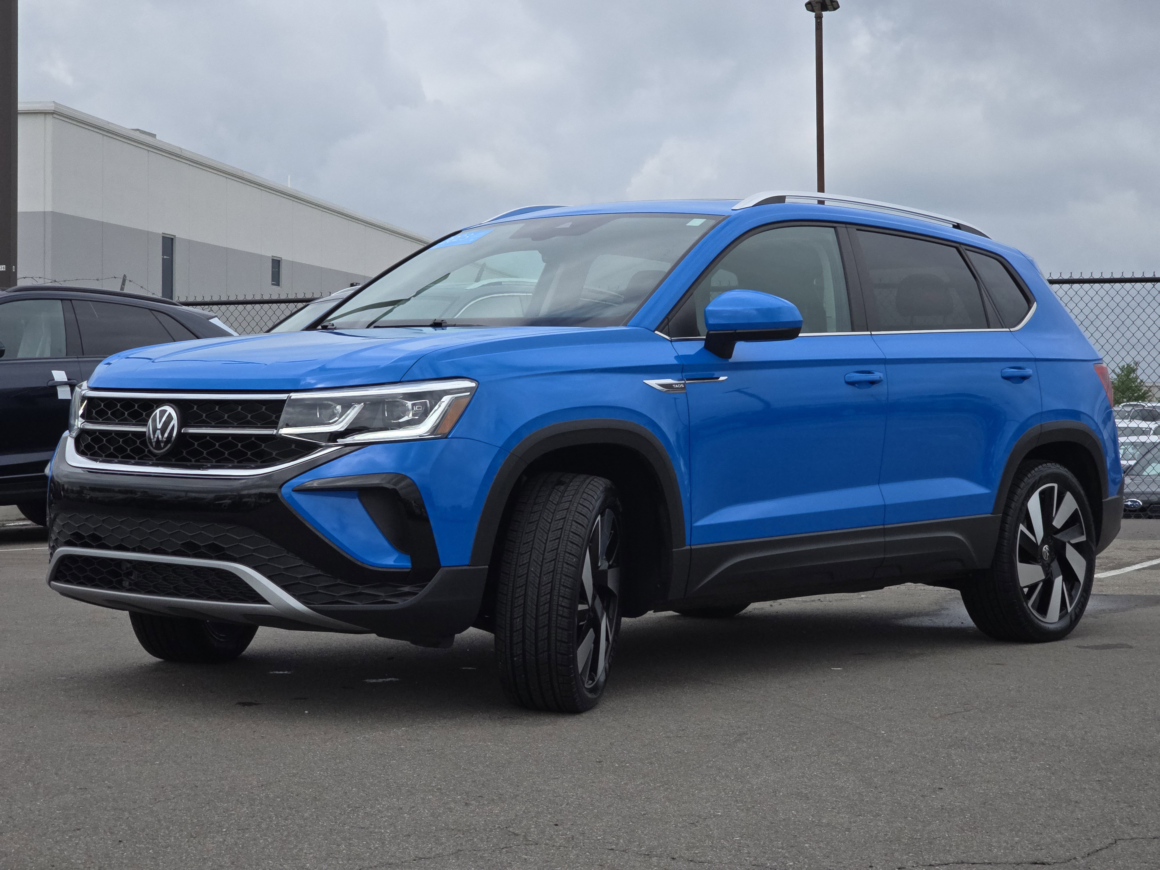 Certified 2023 Volkswagen Taos SEL AWD/4WD image 3