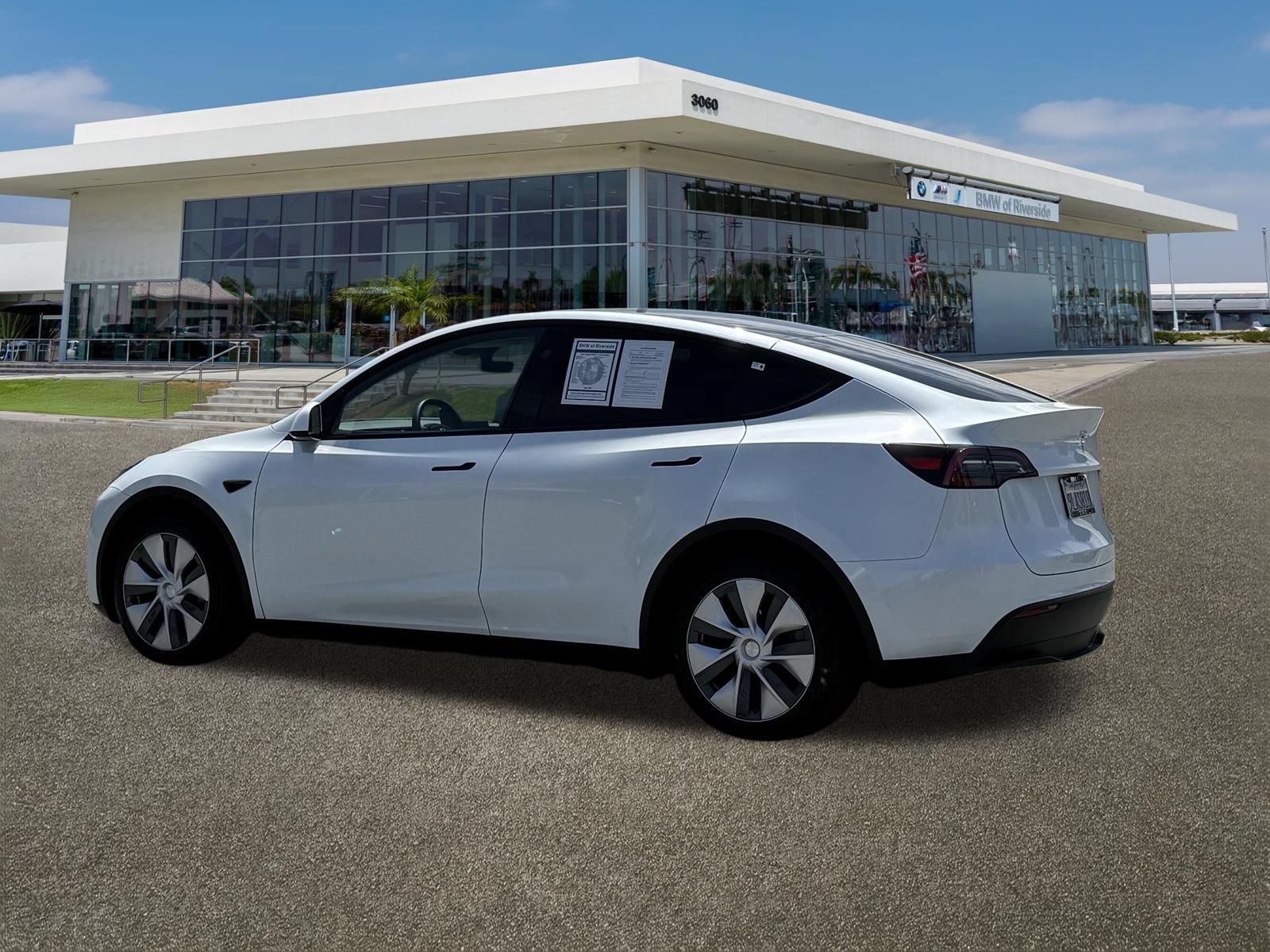 Used 2024 Tesla Model Y Long Range AWD/4WD image 8