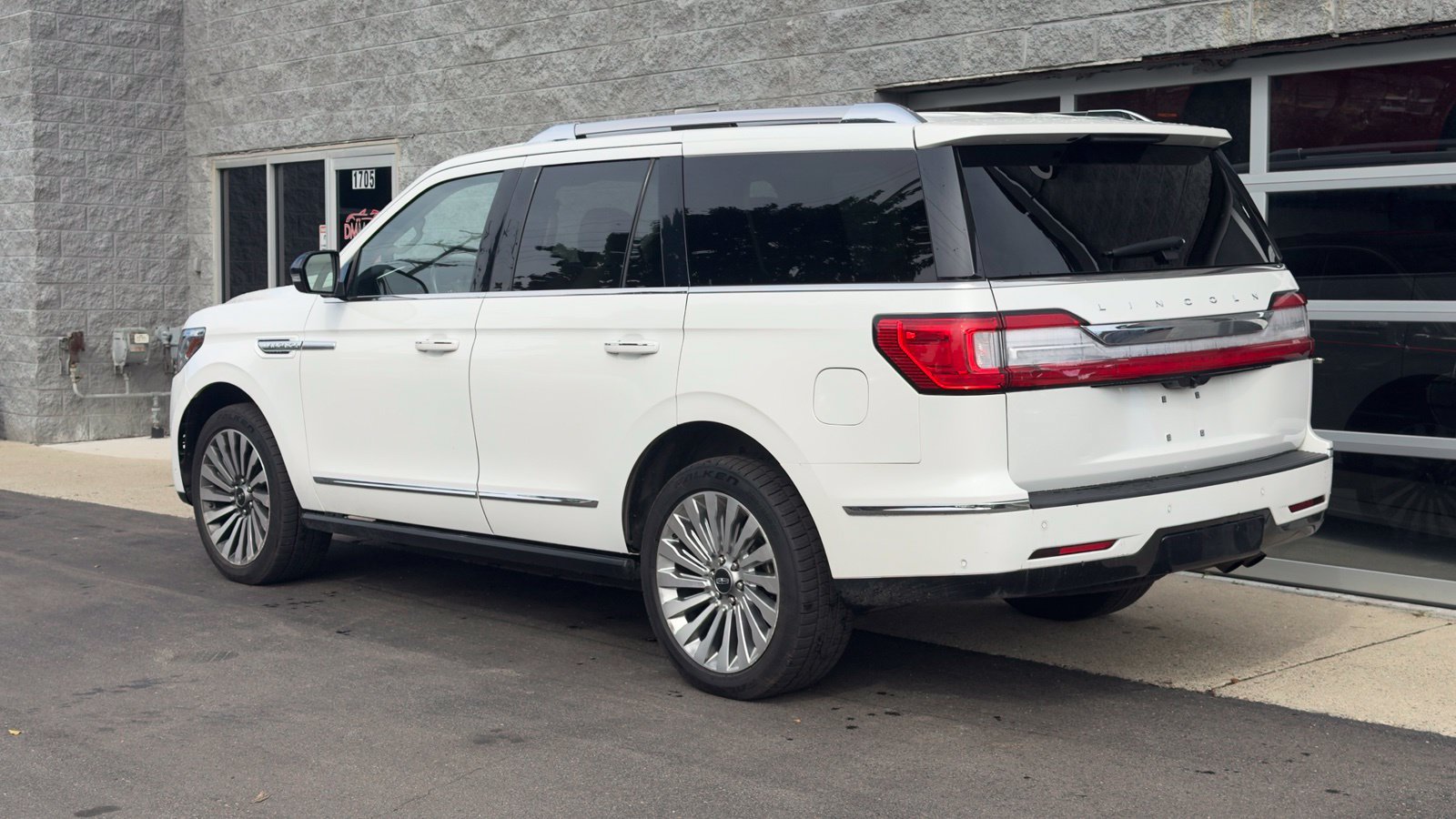 Used 2021 Lincoln Navigator Reserve w/ Luxury Package AWD/4WD image 4