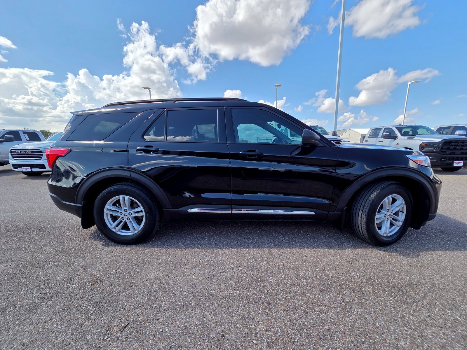Used 2023 Ford Explorer XLT w/ Equipment Group 202A RWD image 8