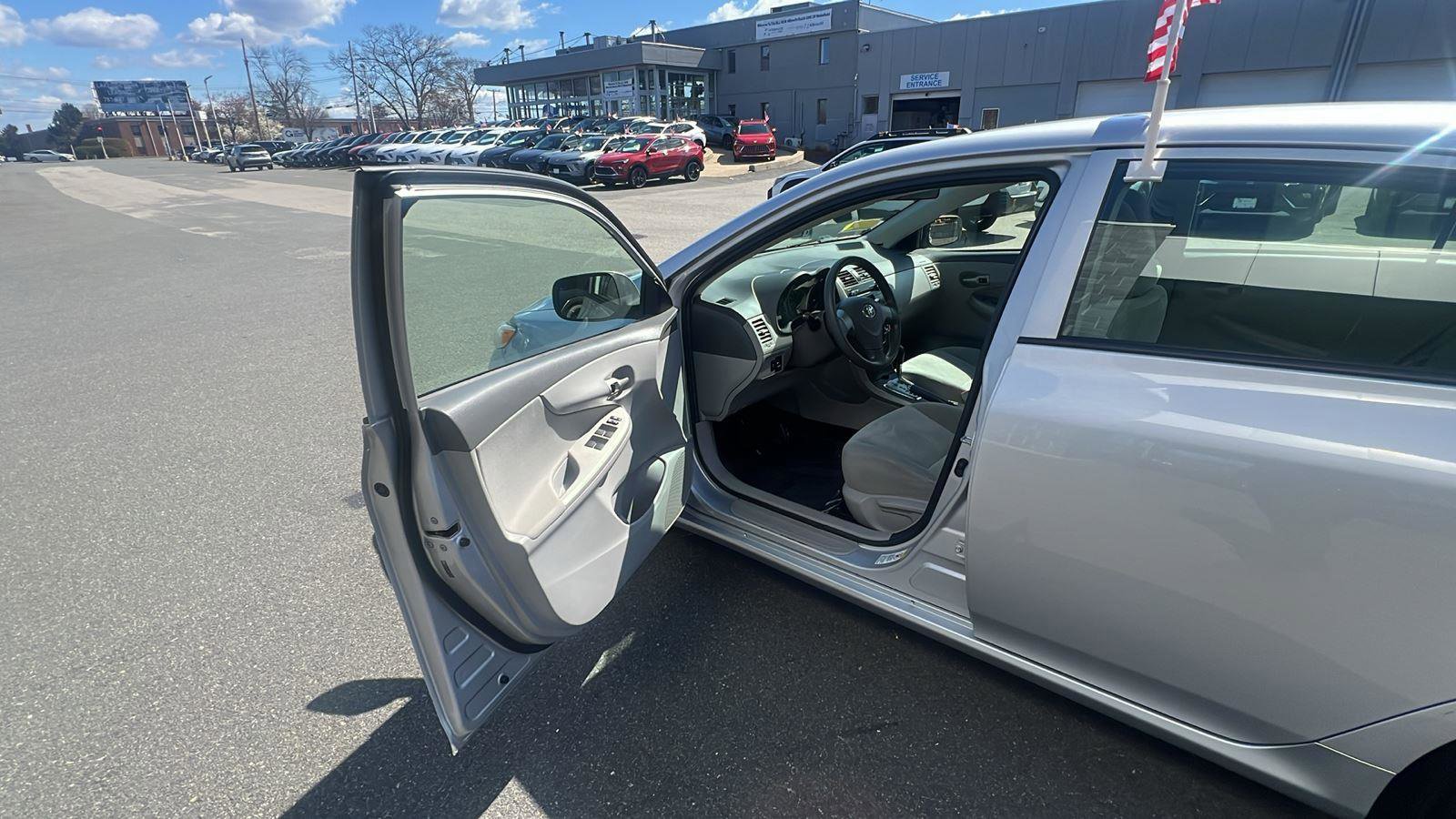 Used 2010 Toyota Corolla LE FWD image 19