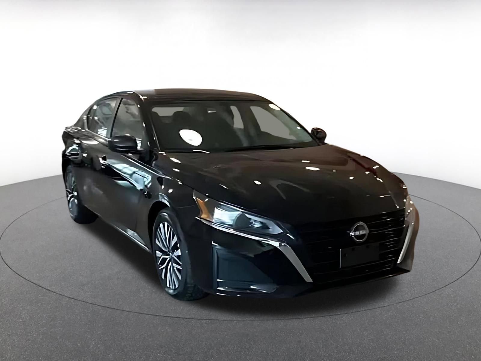 Used 2024 Nissan Altima 2.5 SV FWD image 15
