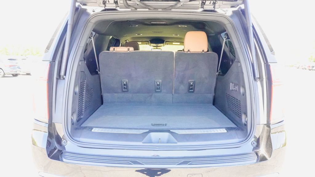 Used 2024 Chevrolet Suburban Premier AWD/4WD image 12
