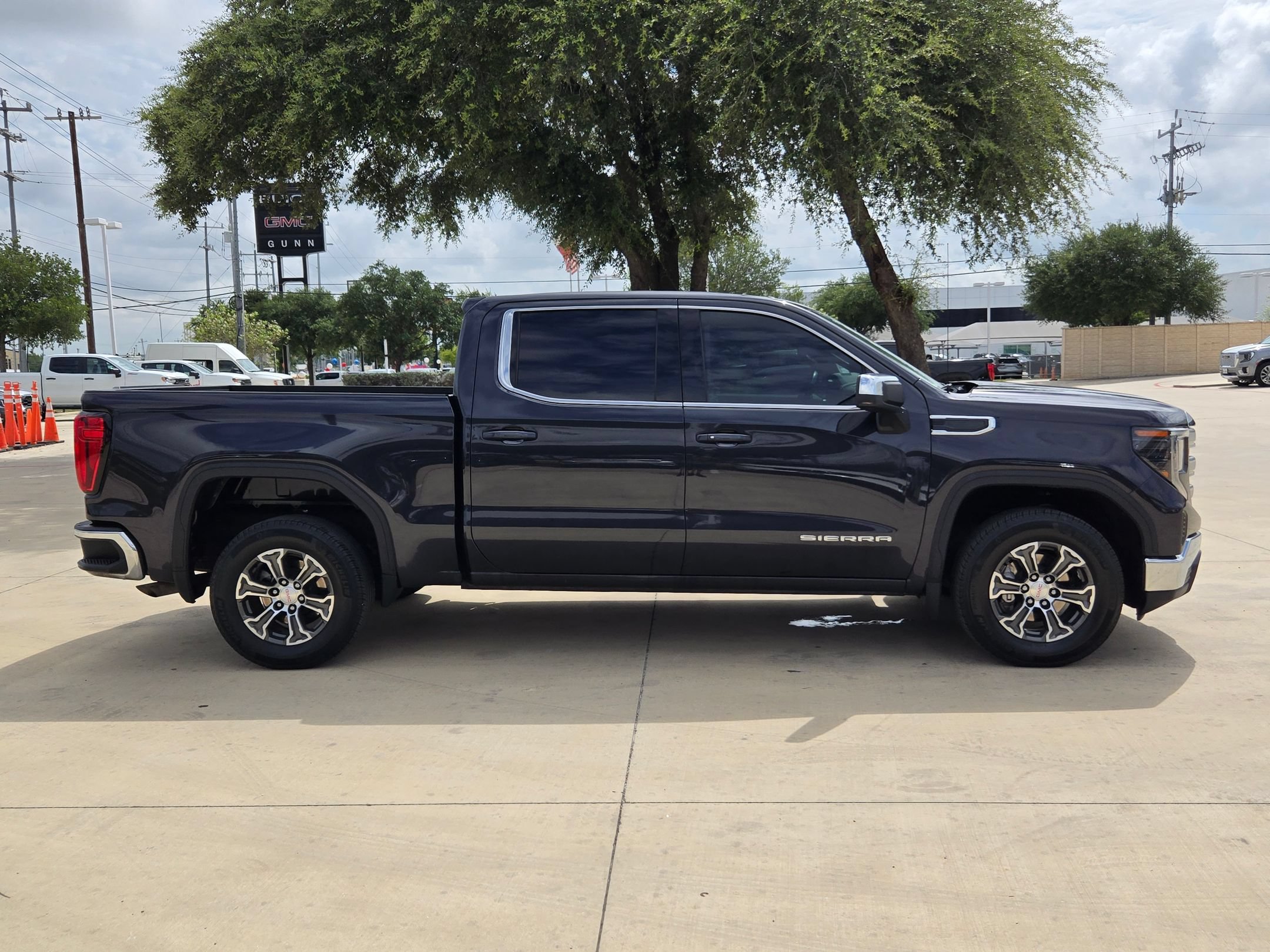 Certified 2023 GMC Sierra 1500 SLE RWD image 18