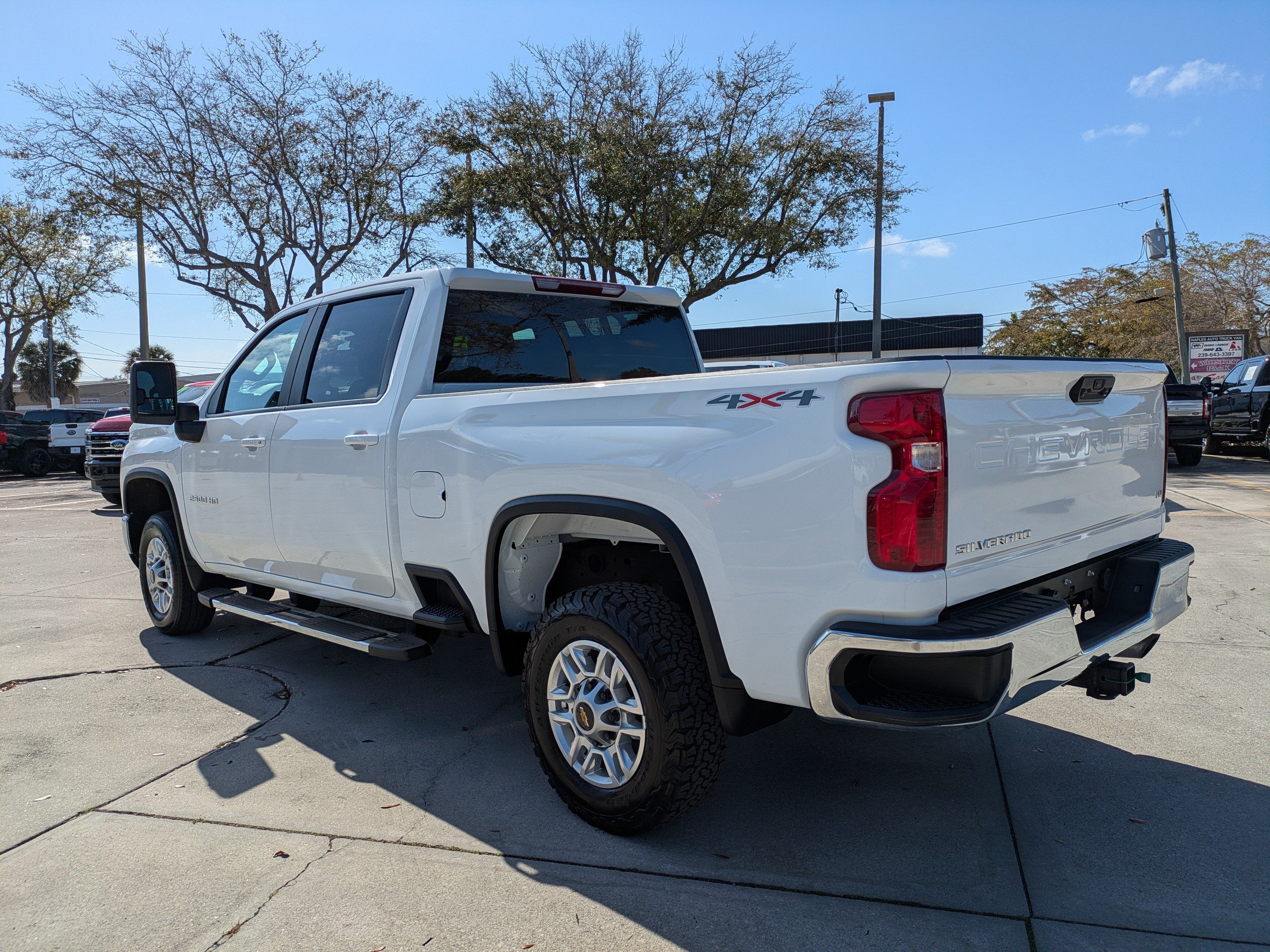 Used 2025 Chevrolet Silverado 2500 LT w/ Convenience Package AWD/4WD image 6