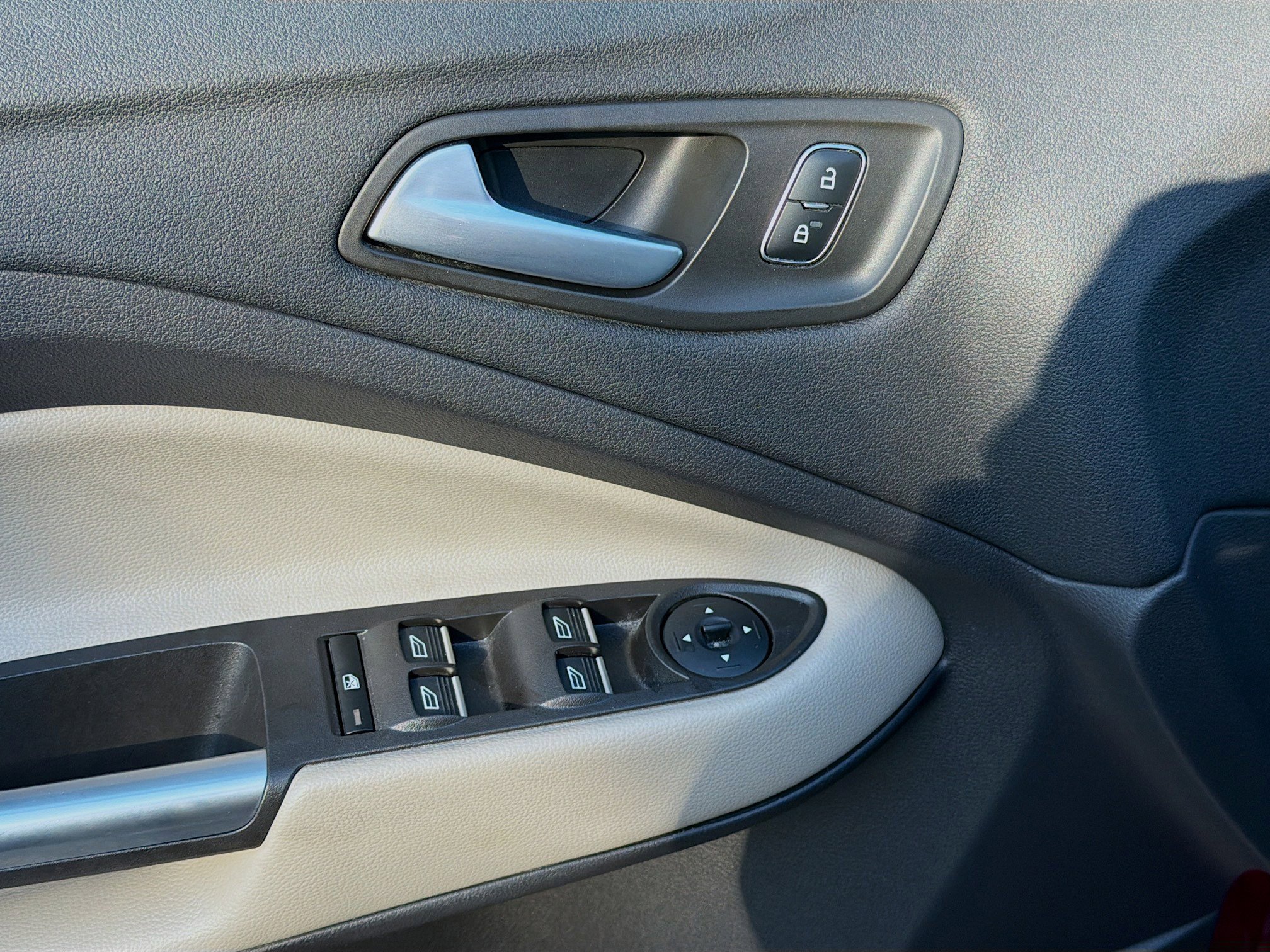 Used 2019 Ford Escape SEL image 23