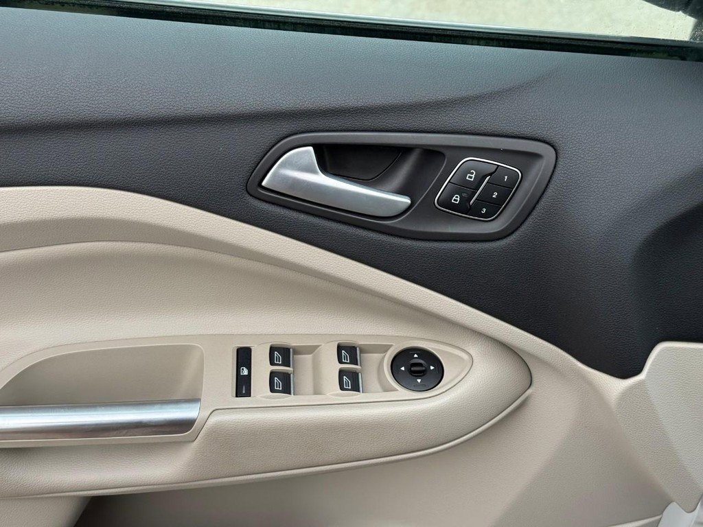 Used 2017 Ford Escape Titanium image 18