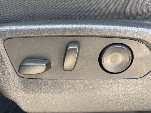 Used 2025 Chevrolet Silverado 2500 Custom w/ Custom Value Package image 21