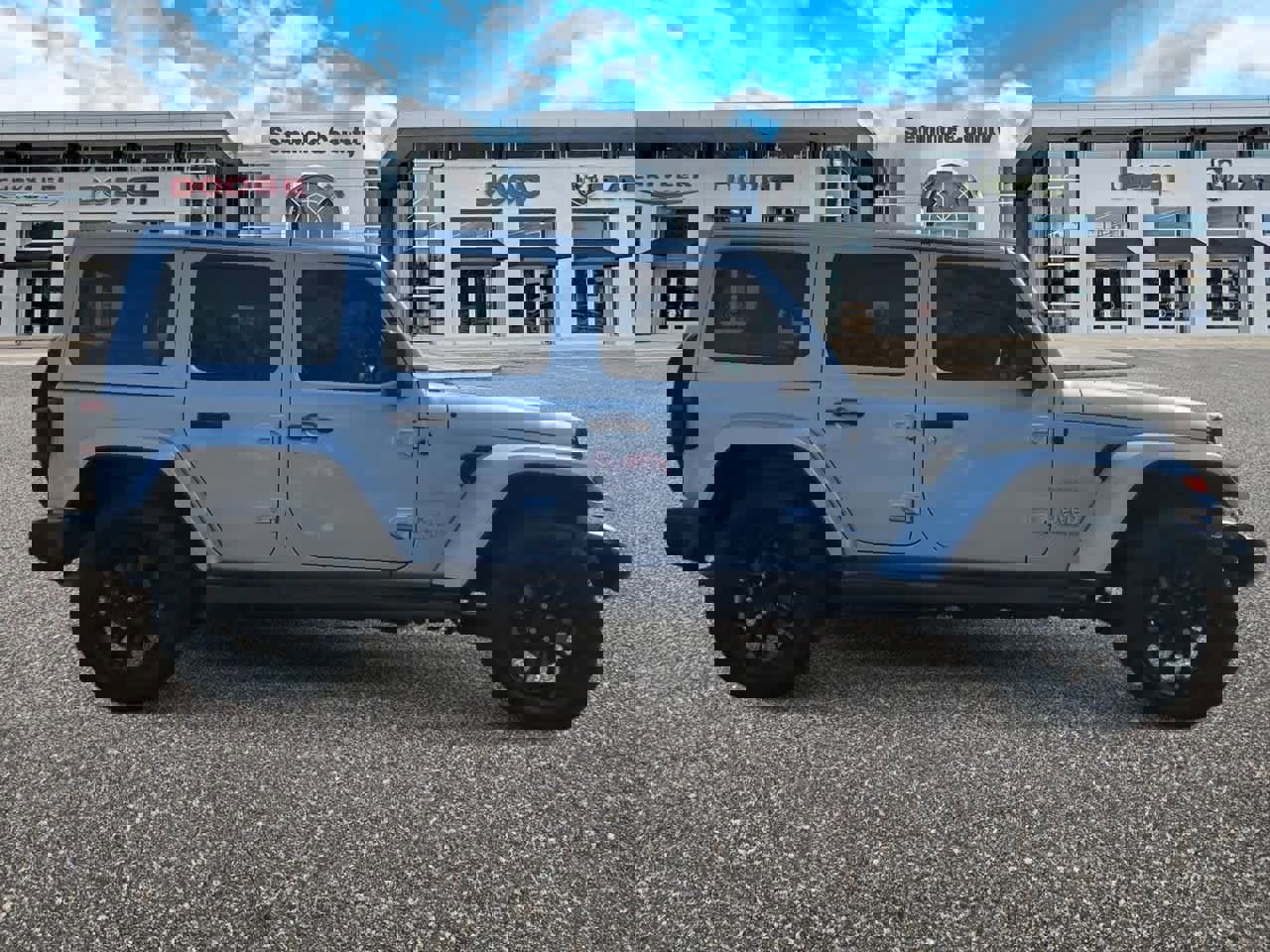 Used 2023 Jeep Wrangler Sahara image 9