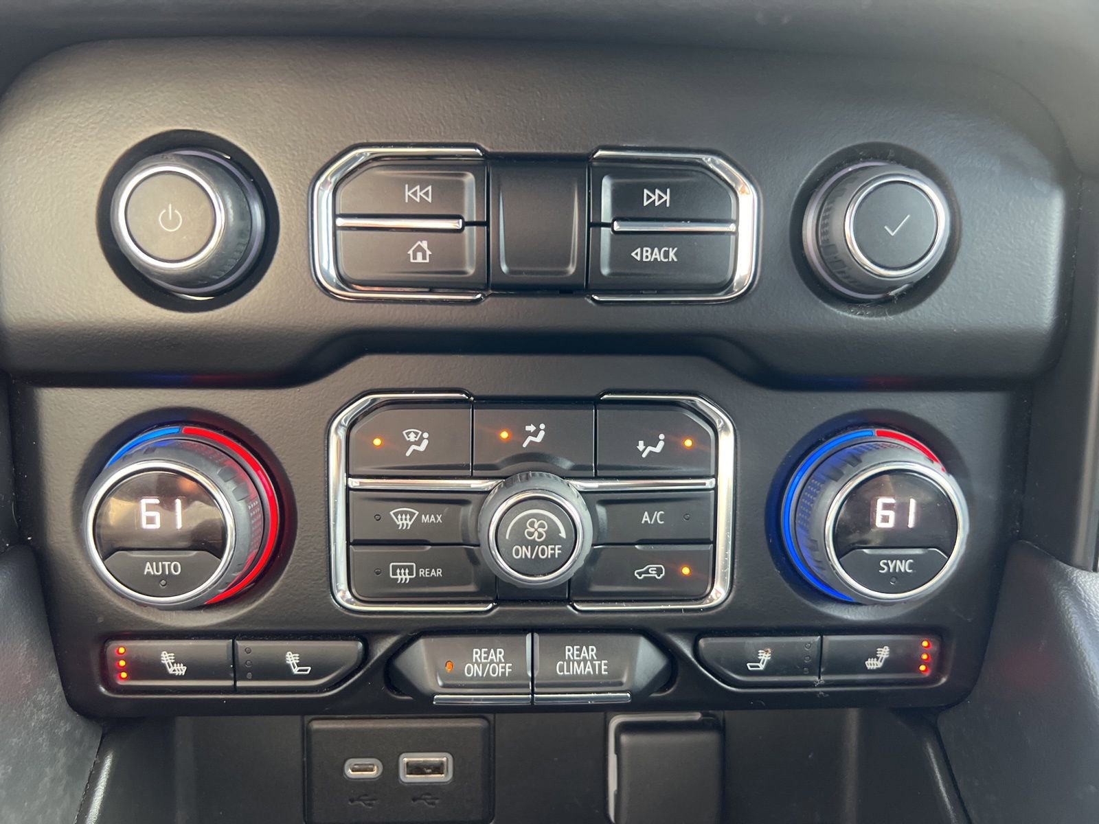 Used 2022 Chevrolet Tahoe Z71 w/ Luxury Package image 20