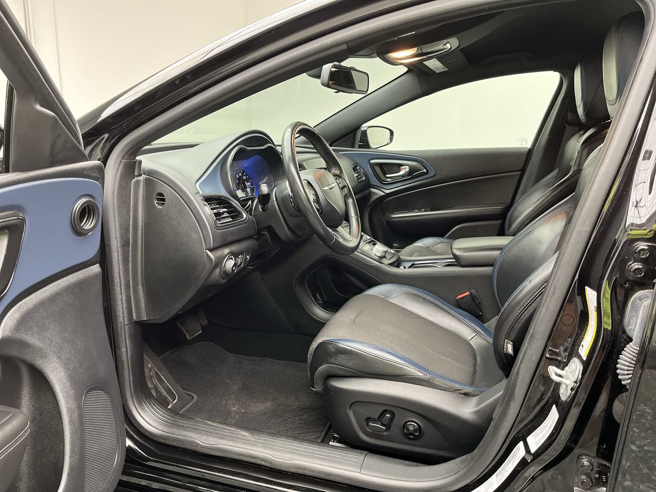 Used 2015 Chrysler 200 S FWD image 3