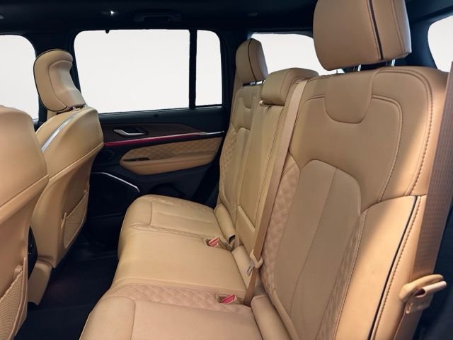 Used 2024 Jeep Grand Cherokee Summit w/ Luxury Tech Group V image 15